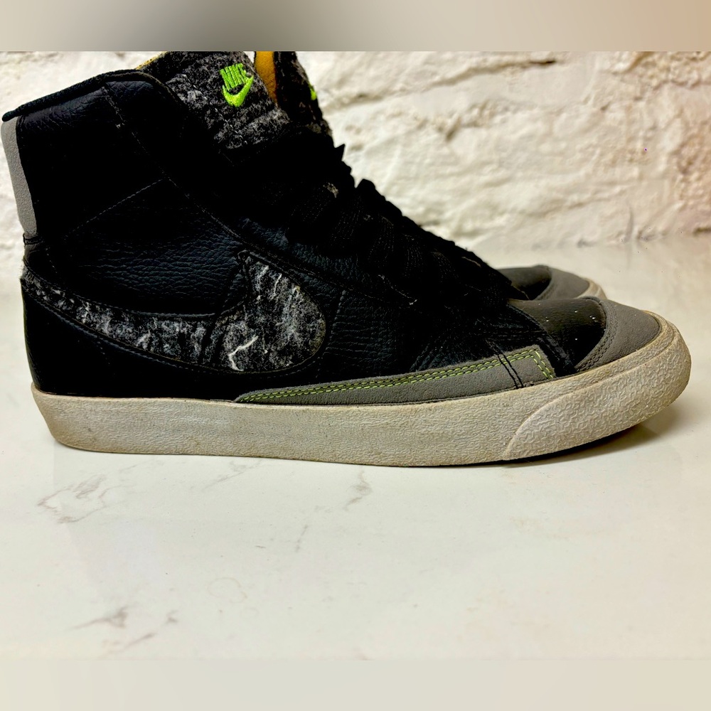 Nike Blazer Mid '77 Vintage Recycled Wool - Black Electric Green CW6726-001